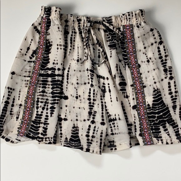 About A Girl Pants - About A Girl gathered shorts-tribal print accents